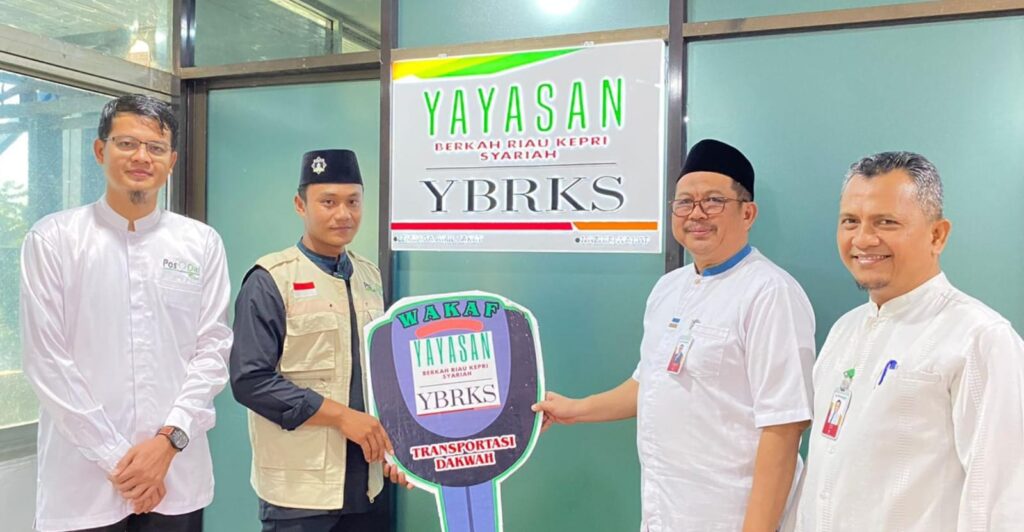 Penyerahan 1 unit motor Wakaf Transportasi Dai Pedalaman